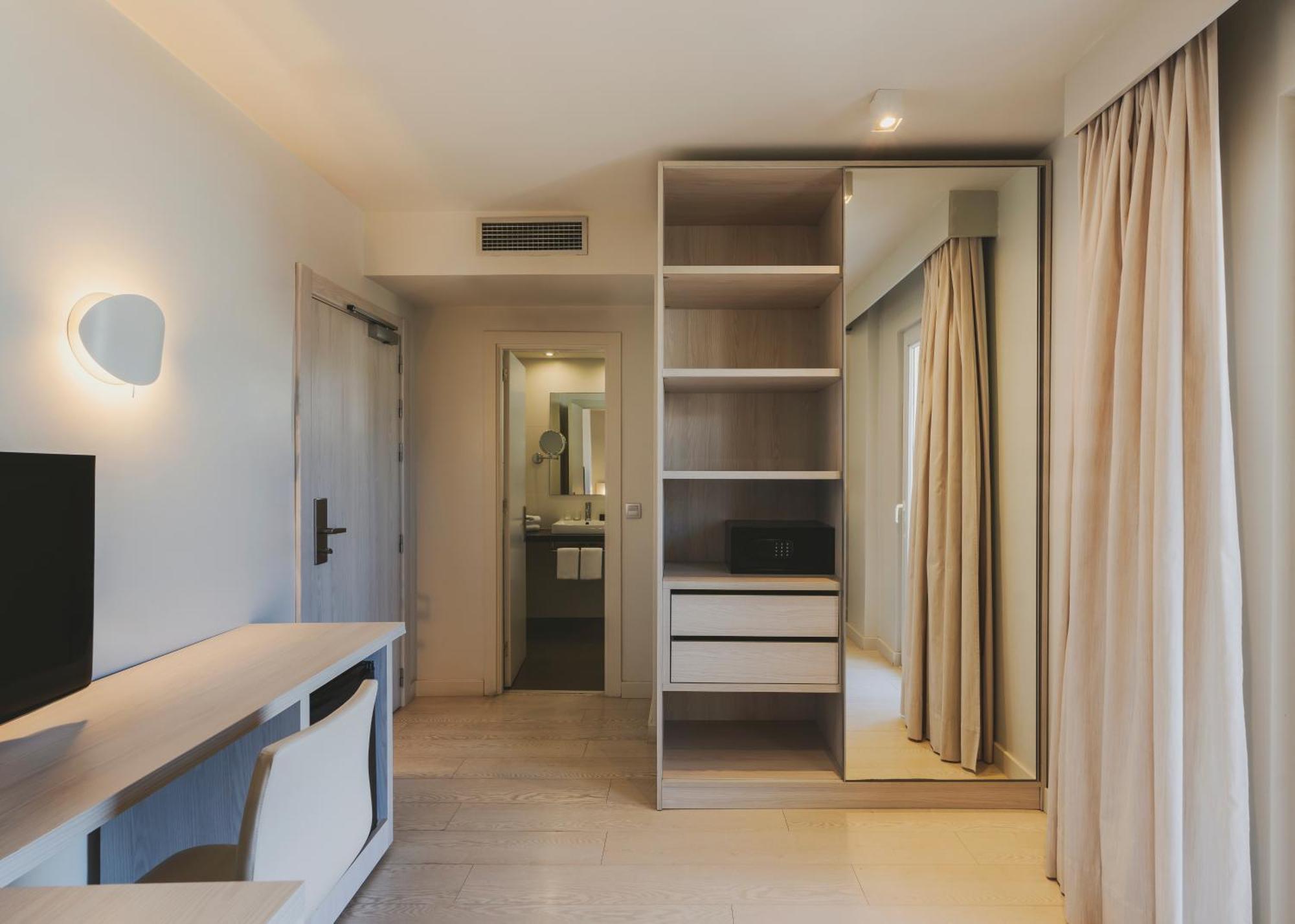 Hotel Mediterraneo Росес Номер фото